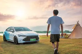 #秦友团 
#秦PLUSDM-i车主改装篇 
95后创业青年玩改装，左手事业视频封面