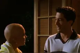 I'm good 口语用法 我很好（I'm good） 可以用来表示没事没事，不用了。可以用于别人问你是否需要帮助的时候，或者别人问你想不想吃点什么喝点什么，想不想坐这儿，想不想听个故事等等，用它来拒绝别人，还可以在前面加上no, 说成no, I'm good. 有的时候也可以用I'm fine, I'm okay, I'm all set 等来表达同样的意思。

#老友记学英语 #日常口语 #Imgood #拒绝别人的英语