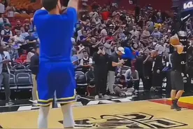 库里的投篮是推还是投？
#库里 #投篮姿势 #美式篮球视频封面