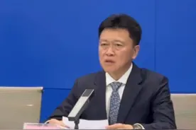 【重庆荣昌区委书记：节假日公共市政停车全部免费，路边停车也不罚款】4月11日，重庆荣昌区委书记表示，荣昌节假日公共市政停车场游客全免费，路边停车也不罚款。#重庆视频封面