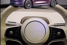 YU7发布后，来自智界R7全国首批盲订车主的吐槽。 智界有太多让人搞不懂的操作了，公告发了又删除，以为取消了实际是有的。
R7产品力很好，就是宣发不到点上。
#智界R7 #鸿蒙智行 #智界