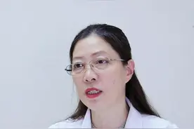 手指干燥有裂口，皮肤科医生教你手把手来处理#角化型湿疹 #湿疹 #手指干燥脱皮视频封面