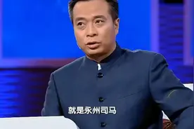 #康震 "千山鸟飞绝，万径人踪灭。孤舟蓑笠翁，独钓寒江雪！