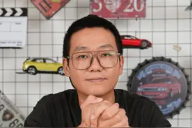 开车撞到警车怎么办？#开车撞到警车 #新能源汽车 #汽车知识 #安全驾驶 #汽车安全