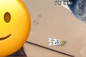 女子曝在LV找手机被柜姐翻白眼，“在万象城年消费百万的黑金卡”“这么对待客户 这就是你们的专业？”视频封面