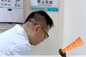 切辣椒手辣怎么办？皮肤科医生教你一招！#医学科普  #生活小妙招  #涨知识 