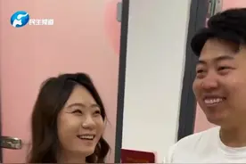 5月20日 河南郑州：“非常快捷 一点没有等 来了就能办的感觉”，520！一对新人领取结婚证 ，“不用户口本 只需要身份证、复印件和三张照片”，“非常激动 等了五年了 以后我们就是合法夫妻了”##不一样的中国节气 #中国节气小满篇 #520