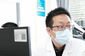 顺铂 vs 卡铂：化疗界“双子星”，你该选谁？三分钟讲透！ #化疗 #顺铂反应 #卡铂 #科普医生