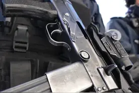 特警一身装备超过40斤#热血忠诚2025警察节特别节目
