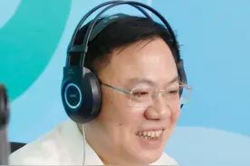 今天的#2023夏令热线·区长访谈 中，金山区朱泾镇新汇景园小区有居民反映地下车库一直无法使用，据房管局和消防部门反馈，该地下车库的车库门禁和消防设施无法达到使用的标准，金山区区长李泽龙表示将通过跟各个部门的协调沟通，在一个月之内修缮好交付使用。视频封面