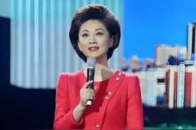 为何《新闻联播》结尾放主持人整理文档画面呢？真实原因曝光