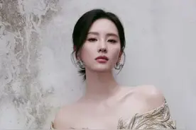 GLASS红毯明星装扮看时尚地位，程潇礼服过季，吴谨言鞠婧祎飞升，刘诗诗赢麻全场#刘诗诗 #鞠婧祎 #吴谨言 #李斯丹妮 #娱乐评论大赏视频封面