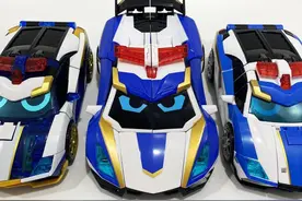 炫卡斗士3款变形警车机器人变形对比！