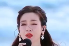 浪姐6初舞台目前李晟票数第一，海边演唱还珠格格主题曲《当》，曾出演《新还珠格格》《花非花雾非雾》