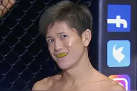 微微一笑，一切尽在掌握之中！#ONE冠军赛 #格斗 #表情包 视频封面