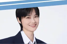 女性不该被定义,“她”从来都不是一个具体的样子。#李宇春权威回应“穿裙子热搜” #李宇春 #女性