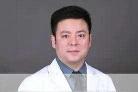 中指关节疼肿胀 是什么原因 #医疗健康创作训练营 #医学科普 #抖出健康知识宝藏 #医者仁心 @骨科张党锋教授 视频封面