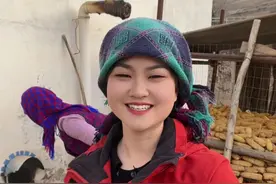 我们这里的农村女性戴头巾 不是因为民族信仰，而是为了保暖和防灰尘，花头巾也是当地女性勤劳朴实的象征 #甘肃老家 #记录农村生活 #新农人视频封面