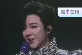 7月19日晚，刘宇宁在深圳大运中心开唱，他感慨说，深圳对他来说是充满回忆的城市，十几年前第一次打工就来深圳，只有800块钱月薪，没想到十几年后，来深圳开演唱会。#刘宇宁 #刘宇宁深圳演唱会 #抖音小助手dou上热门