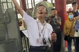 70岁西安高级导游杨健讲解历史声情并茂，诙谐幽默，网友：热爱是最好的老师。视频封面