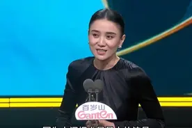 恭喜#宋佳  凭借《山花烂漫时》获得#第30届上海电视节 白玉兰奖最佳女主角！评委会肯定她完成了从演员到角色的跨越！台上#宋佳  激动落泪，台下#钟楚曦  含泪记录。#上海电视节