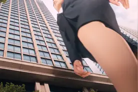 中国女巨人VS岛国女巨人，一个身材傲人，一个堪比人形奥特曼视频封面