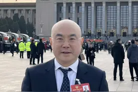 中国经济的春天来了 两会开了，中国经济的春天来了，我说结论，房价止跌回稳，股市慢牛向前，投资创业机会多多，大学生再成香饽饽，今年的货币政策是适度宽松。 #中国经济  #2025全国两会  #提振消费视频封面