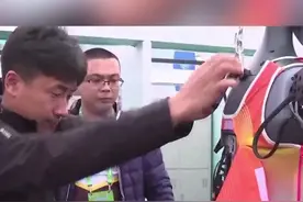 直击机器人半程马拉松换电全过程 每一次的换电相当于F1赛车进入维修站视频封面