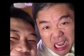 万亿总裁凌晨吃大排档，与老乡勾肩搭背把酒言欢 #刘强东 #宿迁 #万万没想到