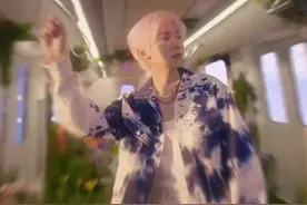 #王源献唱疯狂元素城主题曲 皮克斯新片#疯狂元素城 发布#王源 演唱的中文主题曲《下个路口》MV，画面绚丽，曲风欢快，前方即将到达元素城，等待奇遇！视频封面