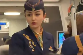 新疆列车乘务员的颜值火爆全网，网友：怎么可以这么好看，还以为是王子和公主！#高颜值乘务员#帅呆了#好看 #新疆乘务员视频封面