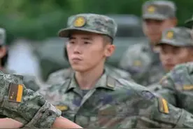 解放军军装更换太频繁了吗？是我们的错觉，还是真的如此？ #科普 #军服演变 #21式作训服视频封面