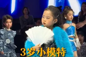 11月28日（采访），广东广州，3岁小模特T台走秀超自信，眼神犀利、气场全开！妈妈：本来很紧张，最后很惊喜！#少儿模特 #模特 @童模小包子恩恩视频封面
