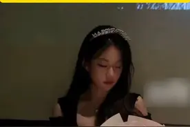 女生骑电动车路遇男友，非常敷衍的打招呼，男友：陌生人都没有这么陌生吧 #男友视频封面