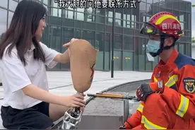 汶川地震独腿女孩牛钰@春游哥哥 发视频诉说爱情故事：“因假肢相识，牵手消防小哥哥。”