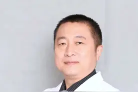 烧烫伤愈合后蜕皮该如何处理？#烧烫伤 #瘢痕增生 #瘢痕疙瘩 #瘢痕修复 