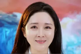 柳州阿姨拾金不昧，金镯有价，诚信无价！ #女子垃圾堆捡22个金镯价值近40万 #拾金不昧 #小月说 #抖音热评视频封面