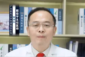 情绪激动狂躁尖叫砸东西怎么回事？怎么办？ #涨知识 第一、注意规律服药：精神分裂症患者在日常生活中需严格遵医嘱按时规律服用药物，因为一旦患有精神分裂症，需要长期服用药物。如果盲目停药或间断用药，容易导致精神状态不稳定，复发的可能性大；
第二、注意合理饮食：生活中也养成合理饮食的好习惯，避免患者暴饮暴食、饮酒等。保持均衡、营养的饮食摄入，对患者的身体健康有好处；
第三、注意适当锻炼：精神分裂症患者的身体大多不存在病变，还是可以进行身体锻炼，如跑步、游泳、瑜伽、骑自行车等，能够保持身体健康；
第四、注意减少情绪刺激：精神分裂症患者的情绪大多不稳定，比较敏感。日常生活中进行沟通、对话时，尽量注意言辞表达，避免造成精神刺激，影响情绪；
第五、注意保持睡眠充足：平时需要养成早睡早起的好习惯，保持充足的睡眠，养成规律作息的习惯，提高睡眠质量，使大脑神经得到休养；
第六、注意定期心理疏导：家属多对患者进行鼓励、支持、沟通，定期进行心理疏导，排解疑惑和纠结，减少负面情绪。
建议精神分裂症患者的家属多关注患者生活习惯的养成，督促患者每天注意以上事项，遵医嘱定期去医院进行复查，明确患者的精神状态。#硬核健康科普行动 @创作灵感小助手