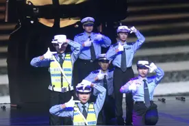 助力交通安全宣传，海南政法职业学院展示交通指挥手势操获赞