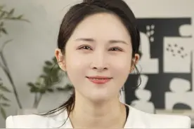 重庆姑娘比利时摆摊豌杂面，爆火日入近万元 #豌杂面 #中国美食 #小月说 #抖音热评