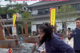 #95后姑娘每天打铁铸剑练出麒麟臂，“想让更多的人了解龙泉宝剑。”（来源：田野视频）视频封面
