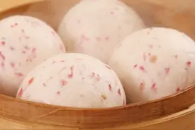 馒头要蒸15分钟？馒头开水蒸还是凉水蒸？别纠结了，馒头蒸制时间和馒头大小息息相关！#馒头 #蒸馒头 #蒸馒头技巧视频封面