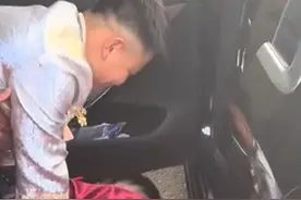 9月11日（发布）山东，“给我铺路的是我从小到大22年的好兄弟”，伴郎趴在地上让新郎踩着他的背上婚车，新郎第一反应是扶他起身，后来也只是单脚轻轻踩了一下用手撑着门 跳进去 素材来源：@杨杨-