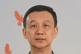 解放军和武警部队代表团新闻发言人吴谦：中国2024年国防费预算增长7.2%视频封面