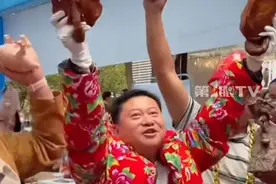 “荣昌卤鹅，雄起！”4月14日，“卤鹅哥”林江称联合律师事务所，将对假冒伪劣的荣昌卤鹅进行维权打假，让大家吃上正宗、安心、美味的荣昌卤鹅。#媒体精选计划 #荣昌卤鹅 #卤鹅哥称联合律师事务所将对假冒伪劣的荣昌卤鹅维权打假