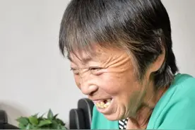 恭喜离开家乡40年的大姐，终于找到了她的哥哥姐姐。#感人  #人间温暖  #亲人团聚 #dou来寻人视频封面