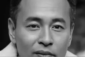 10月7日，长兴籍知名潜水员韩颋在广西都安九顿天窗景区潜水时失联，引发关注。在韩颋失联的第4天，机器人在水下百余米处发现了他的身影。目前，遗体仍在打捞中。（视频来源：广西台 蓝旗潜水 红星新闻）视频封面