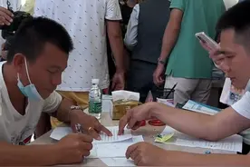 “终于盼到这一天”！5月20日东方市滨海片区棚户区改造项目征收补偿工作正式启动 征收户盼早日住上新房！#海南dou知道 视频封面