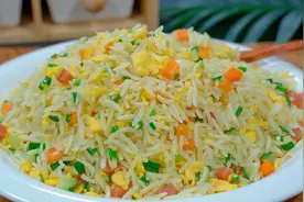 这才是蛋炒饭简单又好吃的做法，米饭粒粒分明，香气四溢