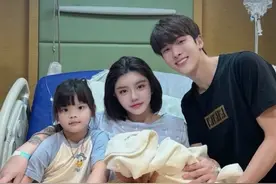 #韩安冉 称小女儿#优米 #育儿补贴 能领9900，优米2024年9月出生，目前不到1岁，此前韩安冉称自己再次怀上双胞胎